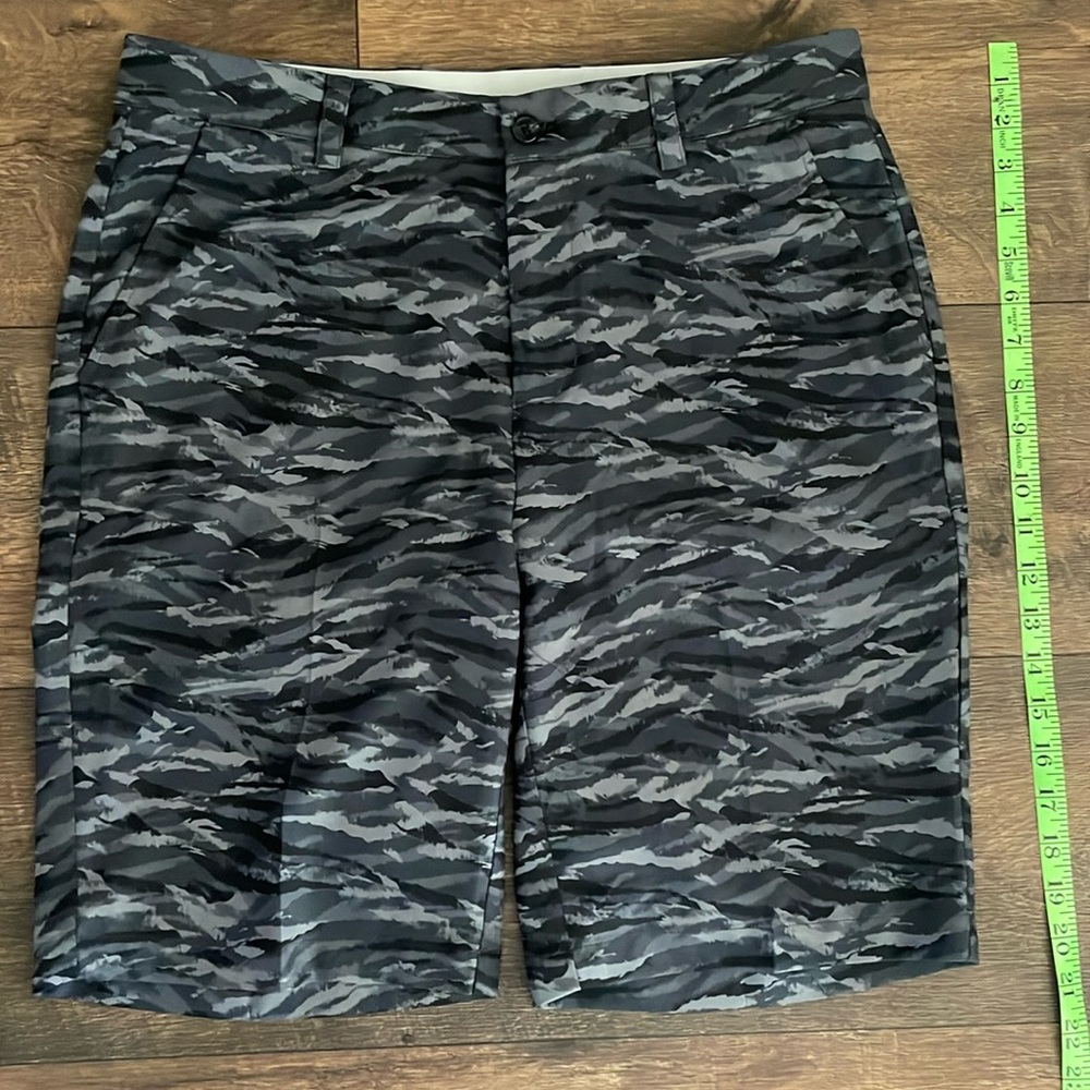 Men’s Size 32 Black Camo Athletic Shorts